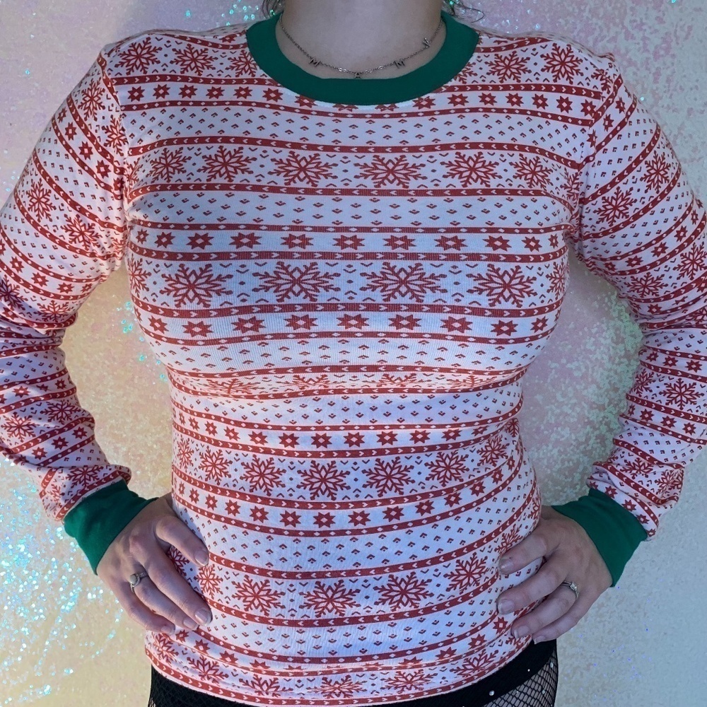 𝅺CARTER'S Adults Red White Green Long Sleeve Fits A Women's Medium/Small (1312)